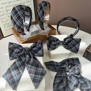 Set aus französischen Retro-Haaraccessoires mit blau-braunem Karomuster und Schleifen