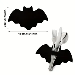 Black bat-shaped felt cutlery holder with dimensions 15x9cm for Halloween table decor