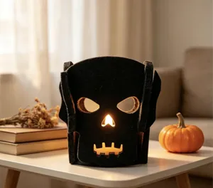 Détail du porte-bougie fantôme d'Halloween en feutre noir évidé avec lumière