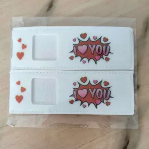 Weiße Schokoladenhüllen aus Filz mit romantischem I Love You Herzmuster für Geschenkverpackungen
