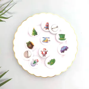 Creative Funny Felt Christmas Tree Santa Snowman Brooch Badge Cartoon Clover Vehicle Pin For Backpack Students Party Gift