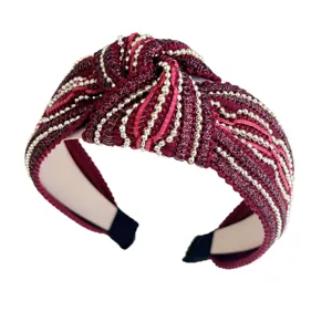 Elegante cerchietto largo annodato bordeaux con catene di perle dorate e glitter