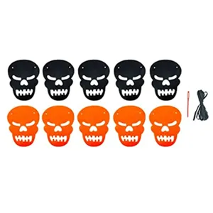 Detailansicht des Halloween-Filzbannersatzes mit schwarz-orangen Totenköpfen und Nadel