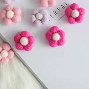 Flores de fieltro de lana 3D hechas a mano en colores variados para manualidades DIY