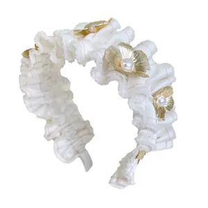 Elegante witte geplooide haarband met gouden bloemen en parels haaraccessoire