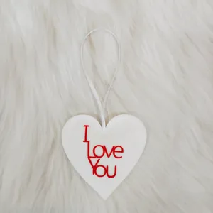 Adorno de corazón de fieltro blanco con texto rojo 'I Love You' para decoración de San Valentín