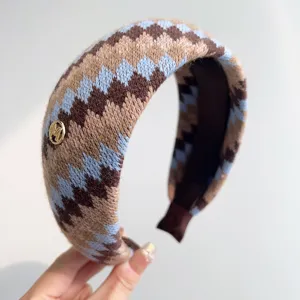 Detailopname van vintage gebreide Fair Isle-hoofdband met geometrisch patroon