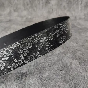 Ceinture en cuir PU noir gaufré style occidental avec motif floral argenté, accessoire mode.