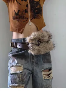 Ceinture taille fausse fourrure style Y2K wasteland tendance avec design pelucheux rétro.