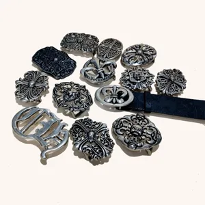 Ensemble de boucles de ceinture en métal crâne croix gothique vintage, accessoires en cuir gaufré.