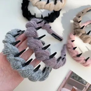 Gedetailleerd overzicht van gebreide antislip hoofdbanden in diverse kleuren.