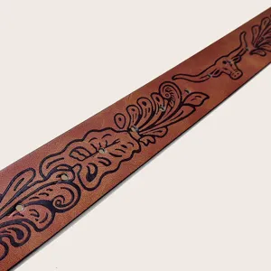 Ceinture en cuir marron embossé style cowboy occidental avec tête de taureau et motif floral.