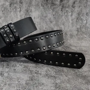 Μαύρη δερμάτινη ζώνη με τρουκς σε punk στιλ, μοντέρνο αξεσουάρ μέσης για άνδρες και γυναίκες.