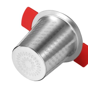 Passoire à thé en acier inoxydable avec poignées en silicone rouge, infuseur à thé en vrac.