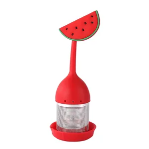 Kreatives Silikon Teeei mit Wassermelone Design und Edelstahl Sieb fuer losen Tee zu Hause.