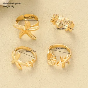Detaillierte Ansicht des goldenen Meeresring-Sets mit Seestern- und Muschelmaßen