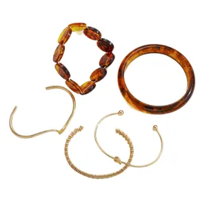 Set di bracciali stile vintage con resina tartarugata e polsini in metallo dorato