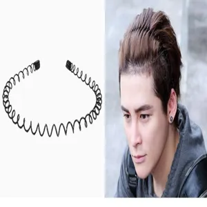 Cerchietto a spirale in metallo nero per uomo, mostrato su un modello maschile asiatico.
