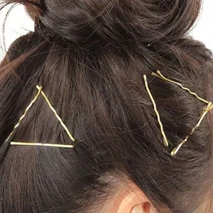 Ensemble d'épingles à cheveux dorées élégantes stylisées en formes géométriques