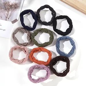 Set van 10 dikke naadloze haarelastiekjes met hoge elasticiteit in diverse kleuren op bord