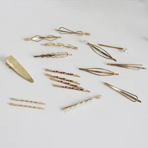 Hochwertiges 17-teiliges Set goldener geometrischer Metall-Haarklammern mit Perlen