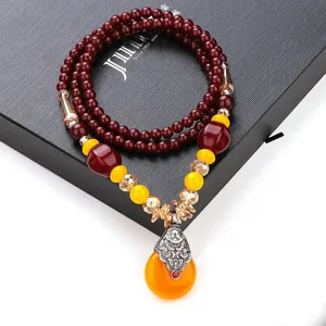 Sautoir ethnique fait main avec perles de cristal et imitation ambre pour femmes.