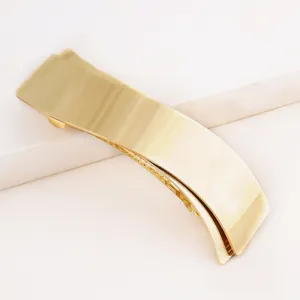 Fermaglio per capelli curvo in metallo dorato minimalista con elegante texture spazzolata opaca