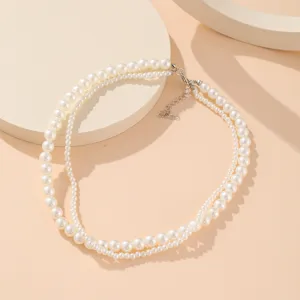 Élégant collier de perles à double rangée avec une chaîne d'extension argentée réglable
