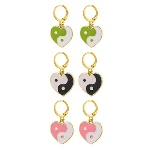 Tres pares de pendientes colgantes de esmalte Yin Yang con forma de corazón y oro