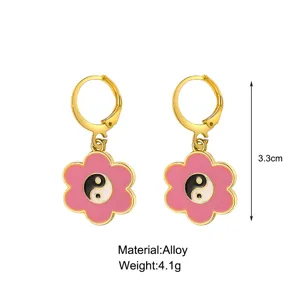 Pendientes de aro flores rosa con colgante Yin Yang en aleación, 3,3 cm de largo