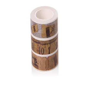 Primo piano dettaglio del nastro washi con motivo a righello vintage e design di cucito.