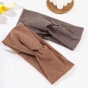 Weiches breites gestricktes Kreuz-Stirnband für Damen in Braun und Grau, elastisches Haarband