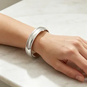 Bracelet manchette large en acier titane 12mm double rainure poli lisse bijou minimaliste détail