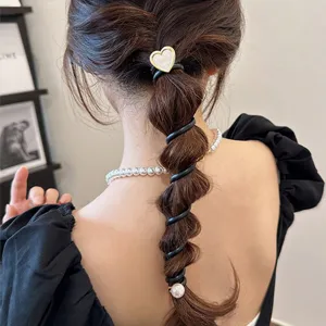Elegante hartvormige spiraal haarelastiek voor paardenstaart