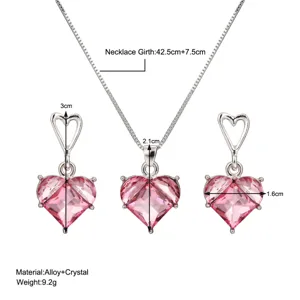Dimensions détaillées de la parure de bijoux collier et boucles d'oreilles cœur rose