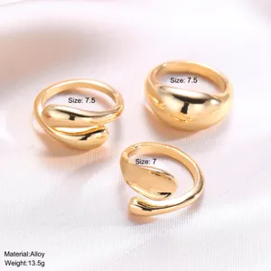 Modieuze set van 3 onregelmatige goudkleurige legering ringen met maataanduidingen