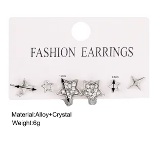 Vue détaillée montrant les dimensions et le matériau du lot de boucles d'oreilles étoile.