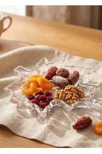 Plato de cristal para aperitivos con forma de hoja de arce y frutos secos variados