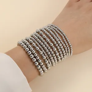 12-delige minimalistische zilveren kralenarmbandset voor een trendy stapelstijl.