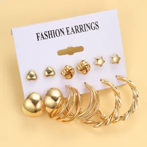 Set aus sechs Paar eleganten goldfarbenen Ohrringen inklusive Steckern und Creolen