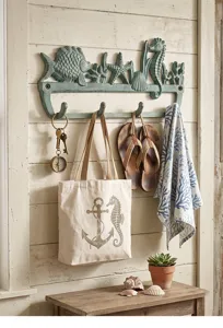 Detailansicht der mediterranen Vintage-Wandhaken aus Gusseisen mit Meeresmotiven im Küstenstil