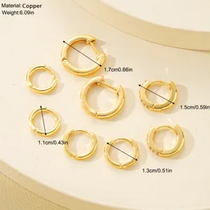 Juego de 4 pares de pendientes de aro de cobre dorado con diamantes de imitación