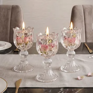 Europäischer Kristall-Glaskerzenhalter in Tulpenform mit konservierten rosa Rosen