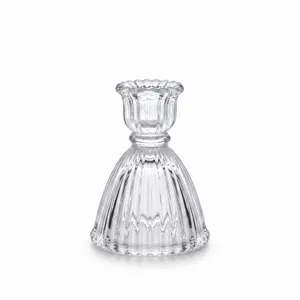 Elegante candeliere in vetro rigato trasparente in stile nordico per arredo casa.