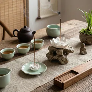 Porta incenso a loto in ceramica bianca e verde in stile Zen per decoro sala da tè