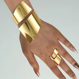 Set di Gioielli in Metallo Liscio Ferro Esagerato da Donna Bracciale Rigido Aperto a Fascia Larga Geometrico Irregolare Anello Abbinato Oro Placcato