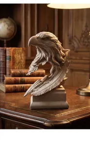 Escultura detallada de cabeza de águila de resina con texturas finas para oficina.