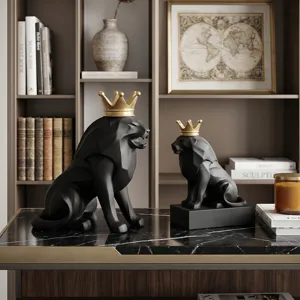 Escultura de León de Resina de Lujo Nórdico Geométrica Low Poly Negro Oro Corona Figurita de Animal Decoración de Escritorio