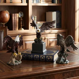 Amerikanische Adlerstatuen aus Harz mit Flügeln für die dekorative Bürogestaltung