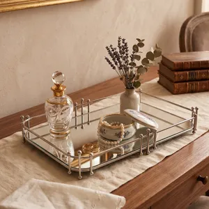 Elegant Noordse zilveren metalen rechthoekig spiegeldienblad voor luxe woondecoratie
